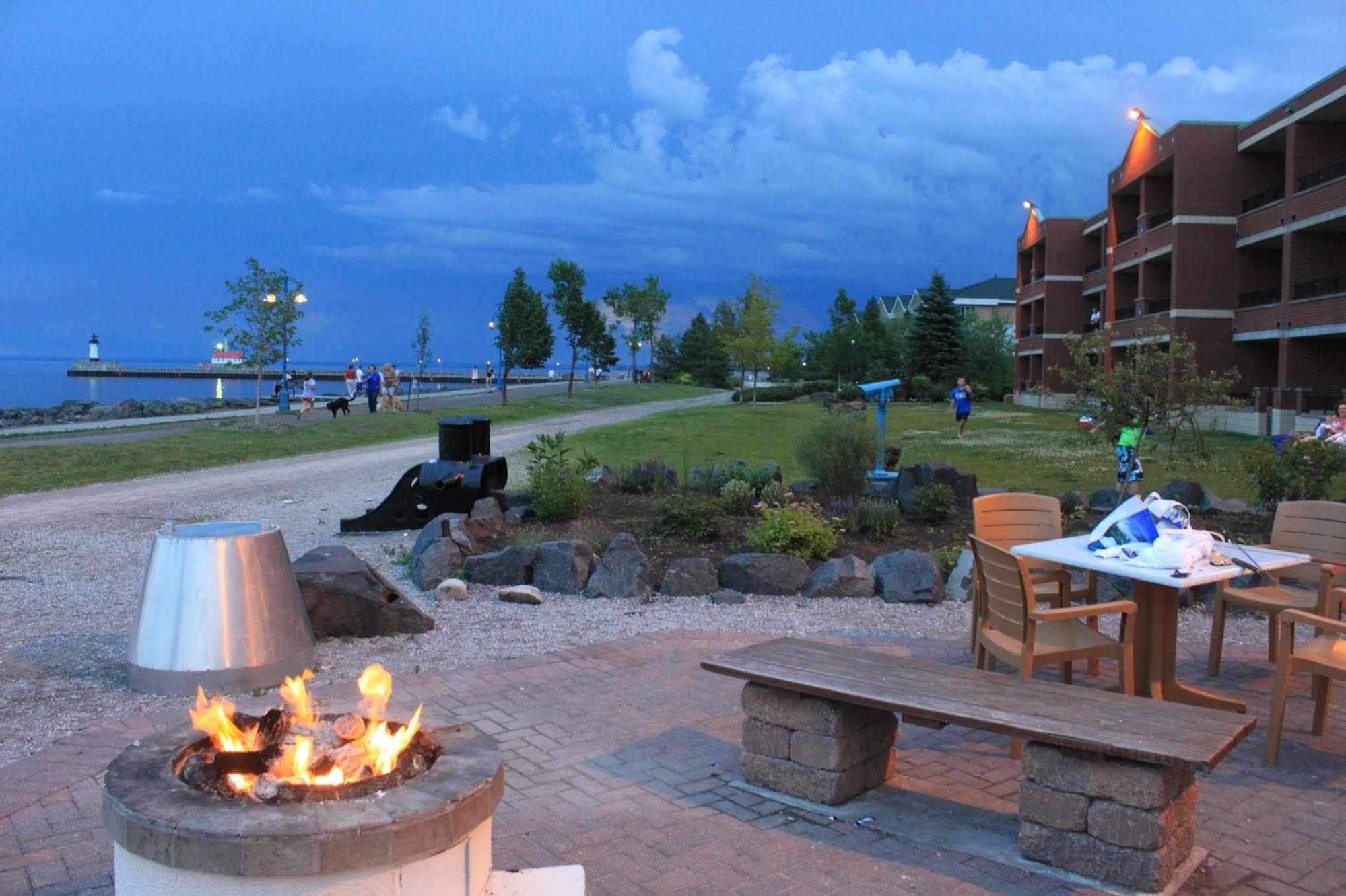 The Inn On Lake Superior Duluth Bagian luar foto